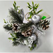 Новогодний букет (ель, шишки, серебряные игрушки)